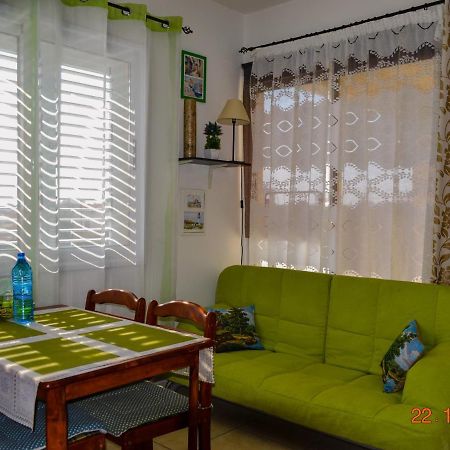 Enjoy The Silence Apartments 파포스 외부 사진