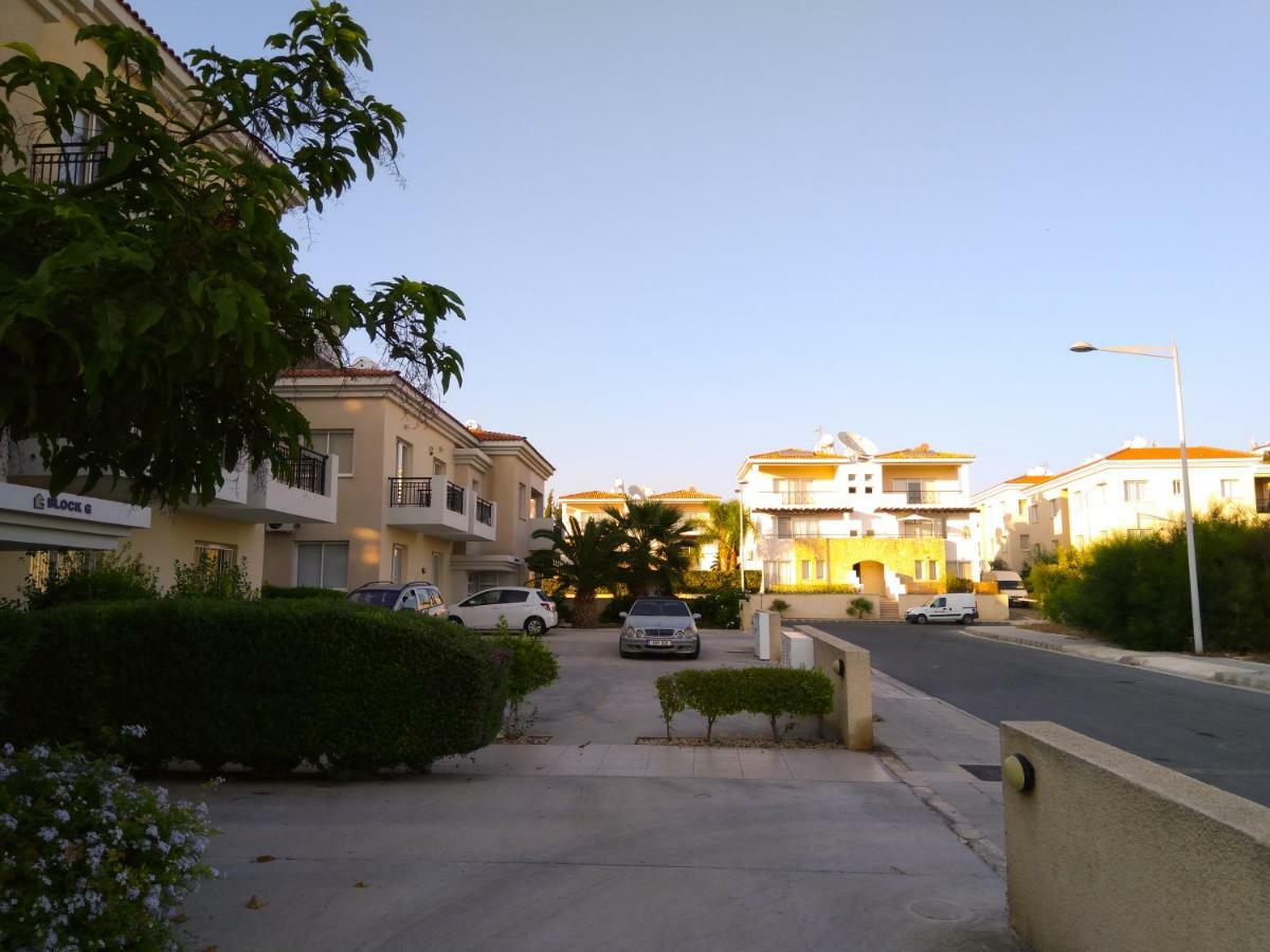 Enjoy The Silence Apartments 파포스 외부 사진