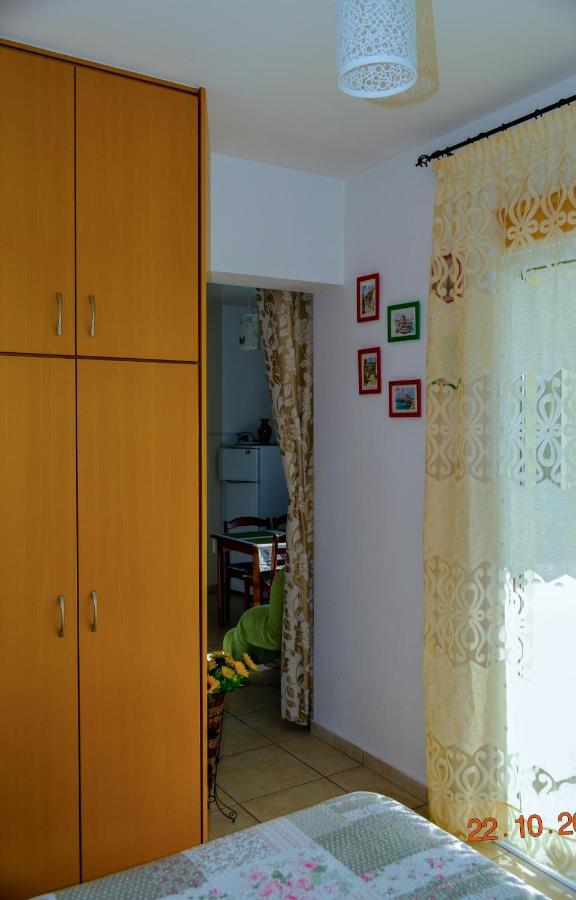 Enjoy The Silence Apartments 파포스 외부 사진